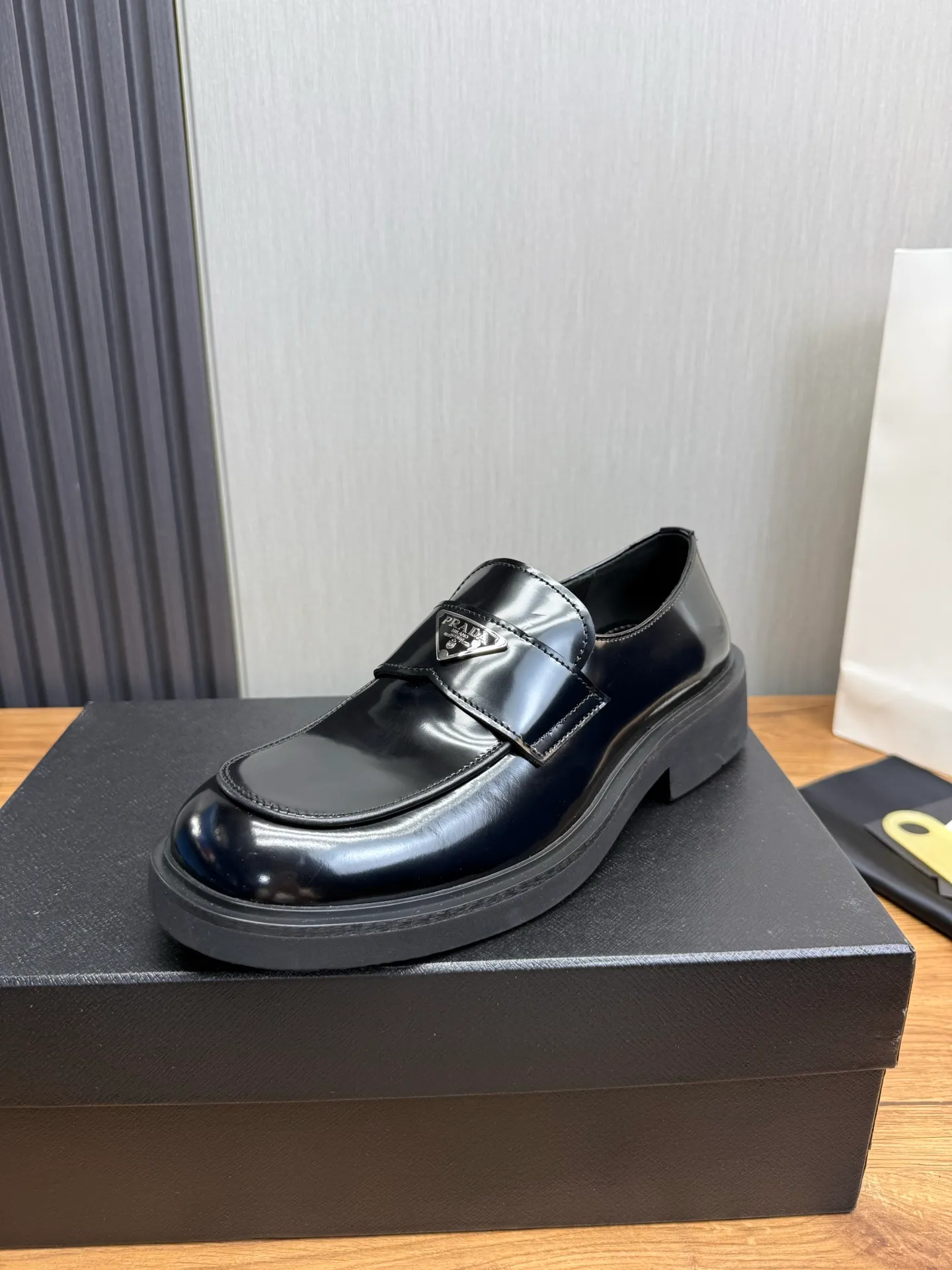 Men's shoes 💰840💰 [PRADA] New models synchronized with the official website, high-quality shipments ✔️Hot-sellers🔥 Original cowhide. Open edge beaded cowhide + cowhide lining, 1🆚1 replica, original lightweight foam outsole, 38-45 (men's 38.45 custom-made, non-refundable)